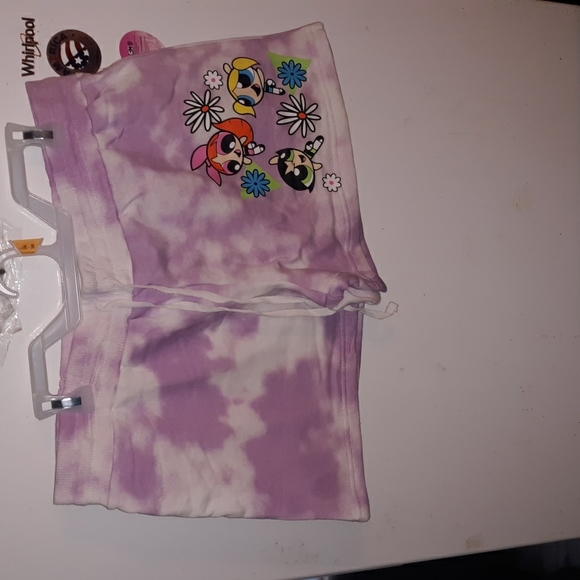 Women shorts, POWDER PUFF graphic lounge style - Picture 3 of 6